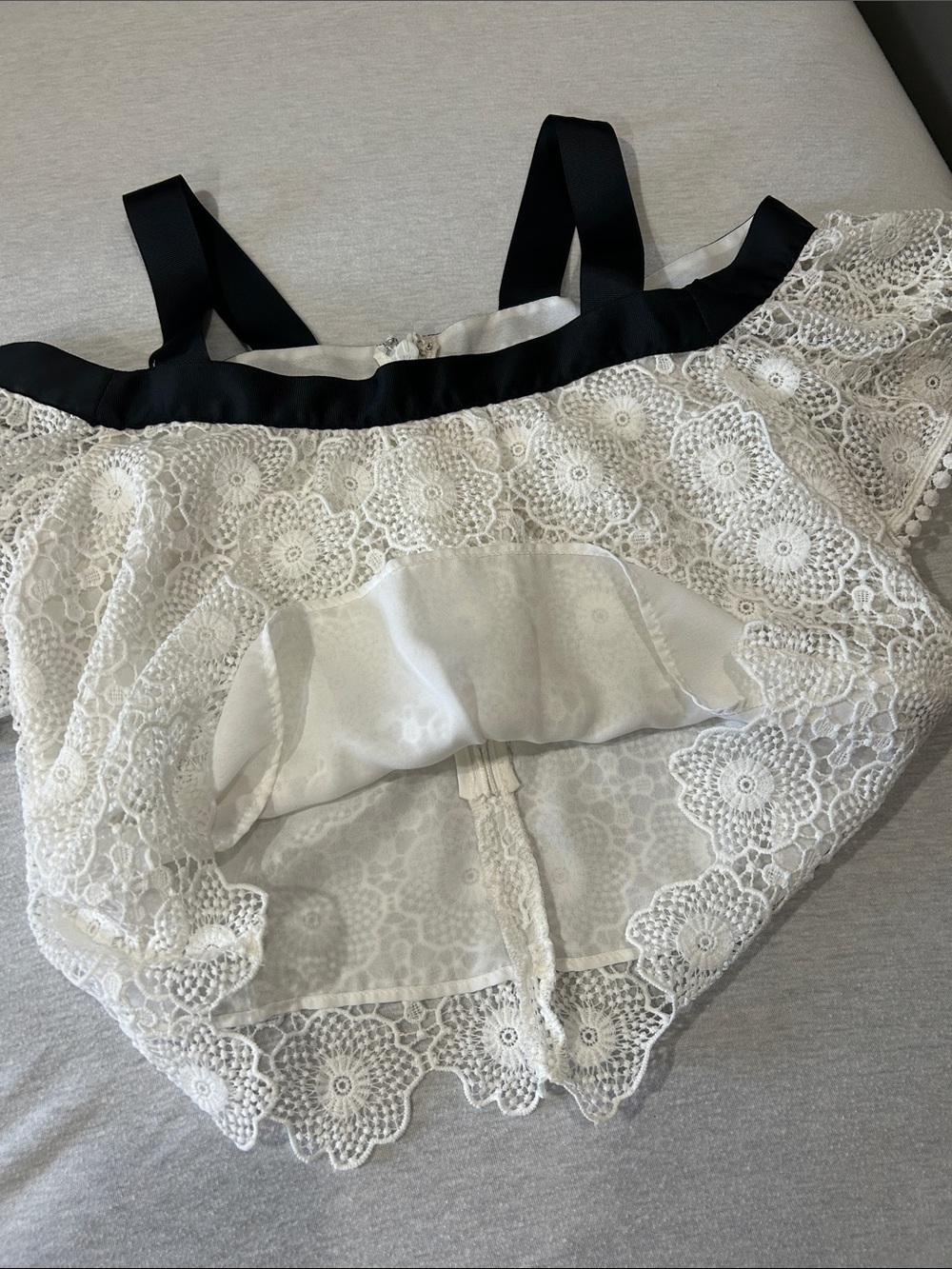Topshop Petite lace cold shoulder top sz 4 - Picture 6 of 10